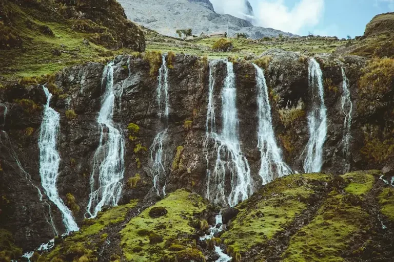 lares trek in april