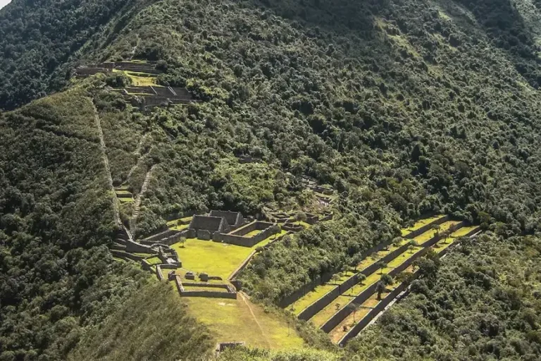 Choquequirao Trek to Machu Picchu