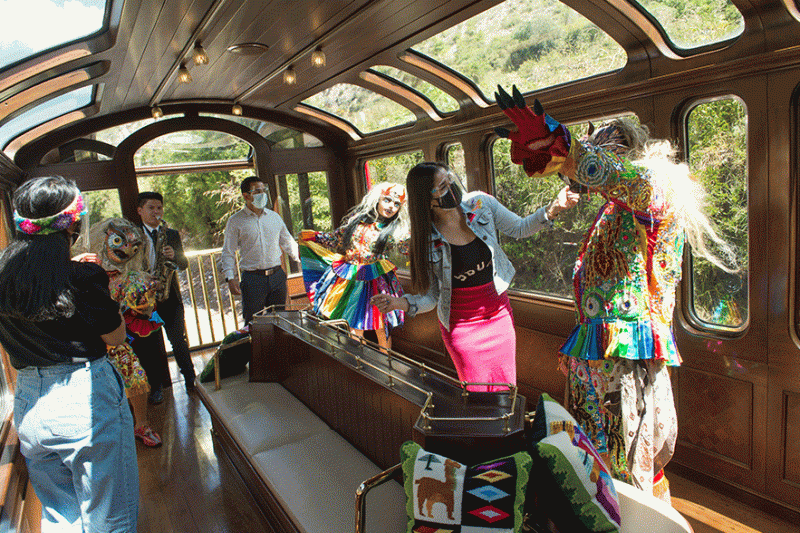 Vistadome-train-Machu-Picchu.gif